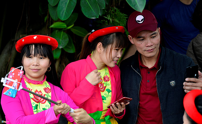 Dịch vụ cho thuê trang phục đắt khách ở hội Lim